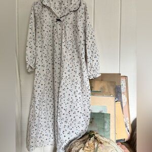 Floral Long Sleeve Nightgown Blue &white Large USED